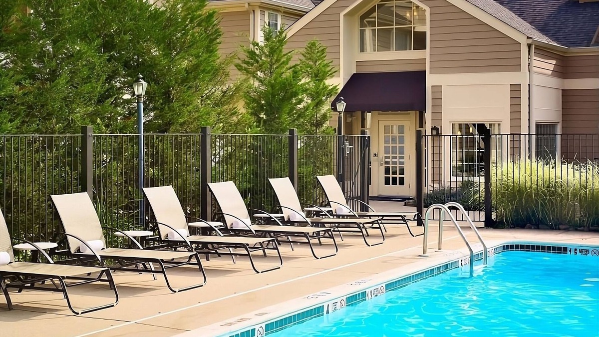 Schaumburg Hotel | Home Away from Home! Budget-friendly Accommodation! Pets Allowed, Pool, Parking