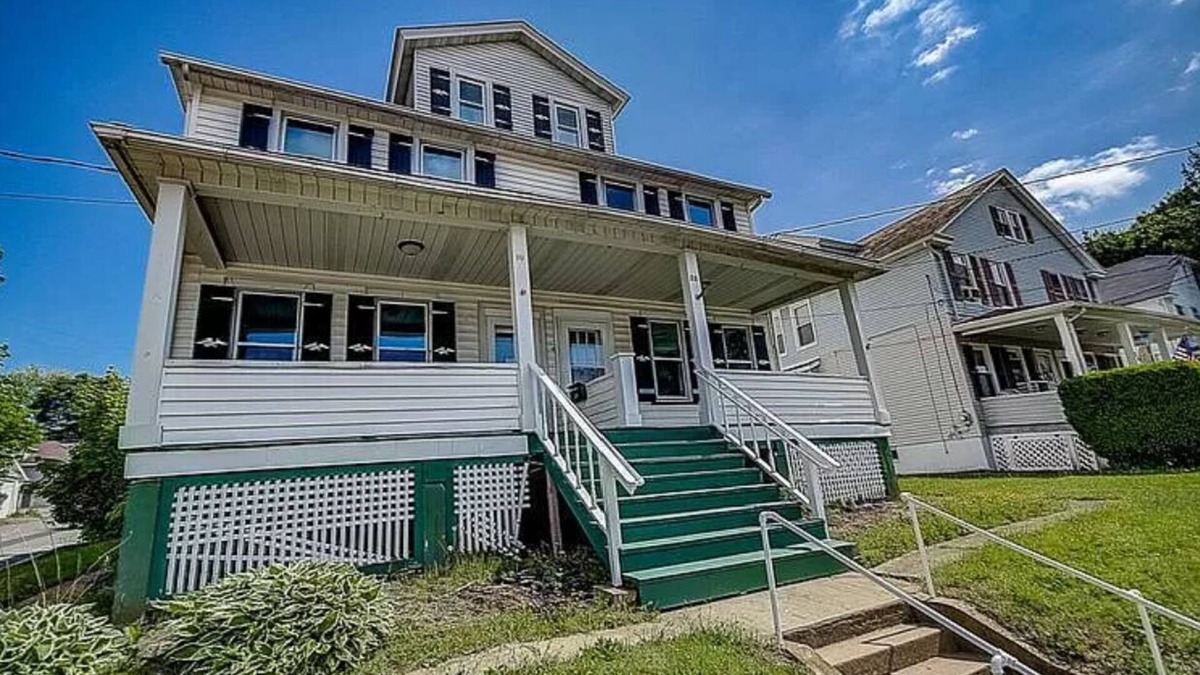 Washington House | Home Away From Home - with pools, parks, hiking, fishing, and lakes nearby!
