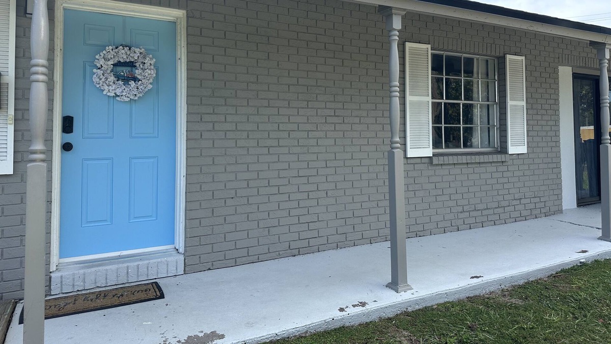 Dade City House | Home Away from Home, With a Pool!