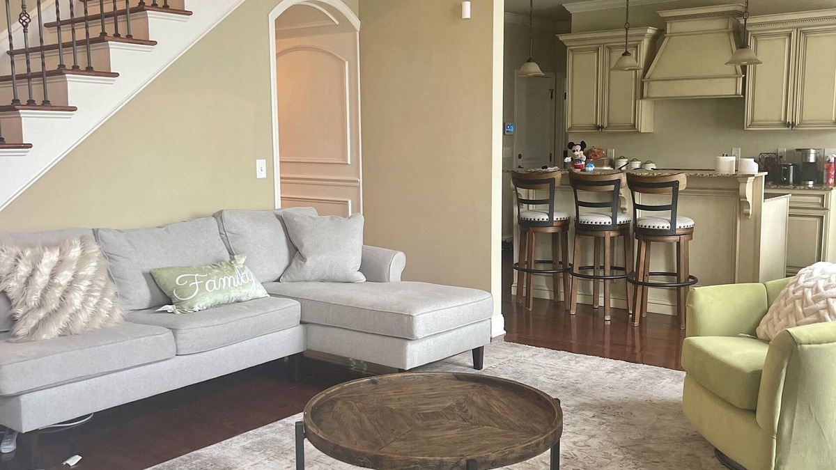 Collegedale House | Home away from home with community pool.