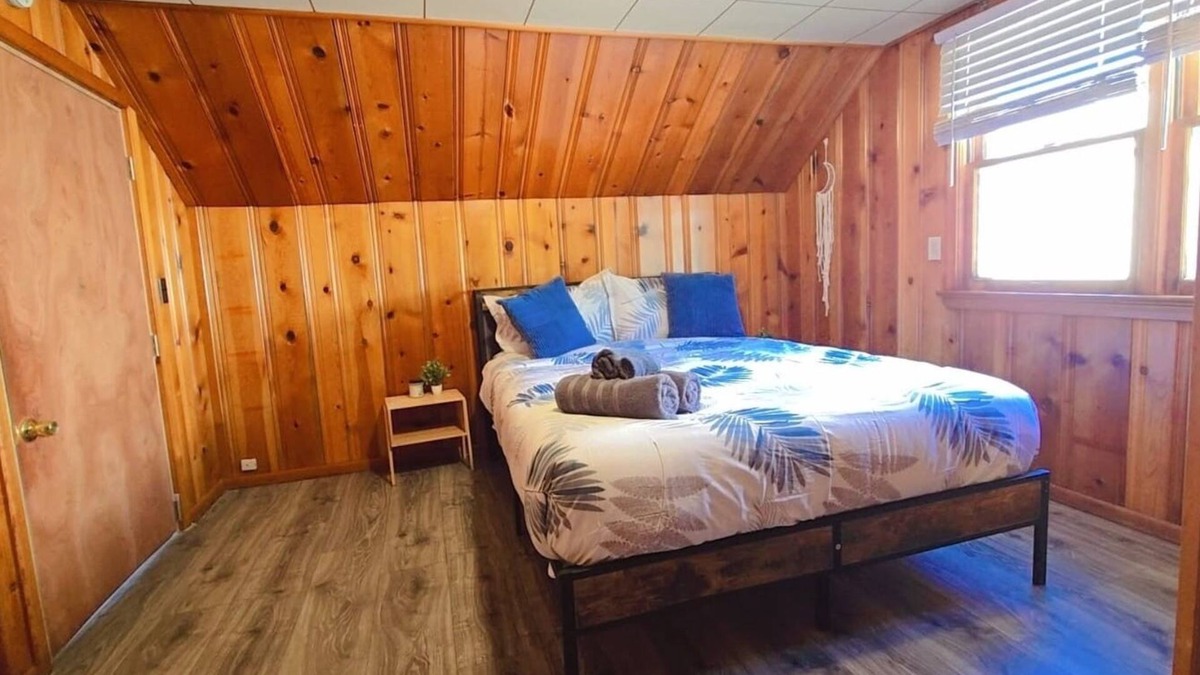 Garfield Heights House | Home Away from Home The Garfield Grove a Nature & Nostalgia Retreat