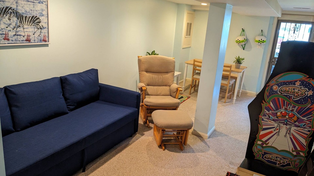 Columbia Heights Apartment | Home base for your DC adventures - near fun, great food, and public transport.n