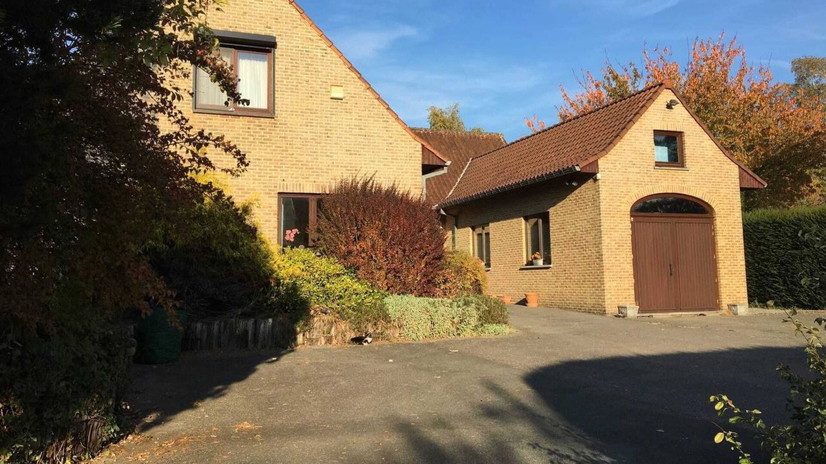Limelette Apartment | Homerez - Apartement for 4 ppl. with swimming-pool at Ottignies-Louvain-la-Neuve