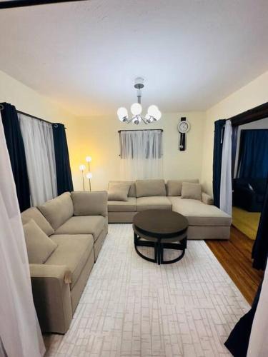 Niagara Falls House | Home besides Niagara Falls, NY