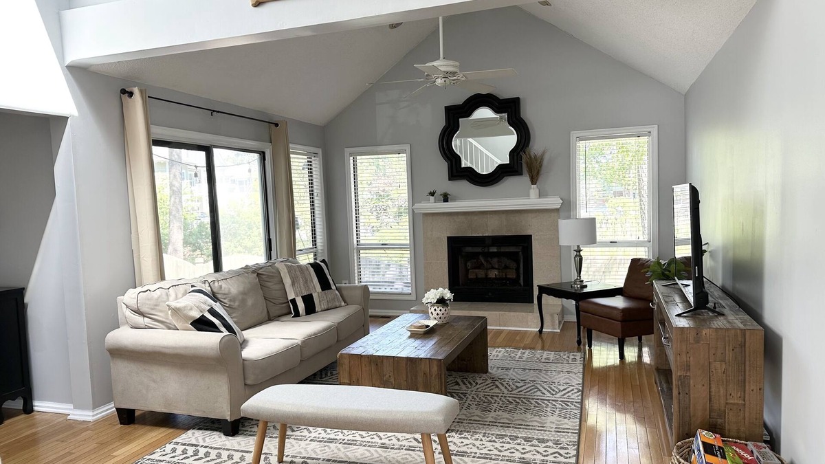 Dam Neck House | Home Blocks away from Beach!