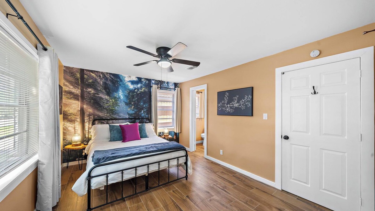 Westbury House | Home by Galleria-MedCenter-NRG- EV Charger
