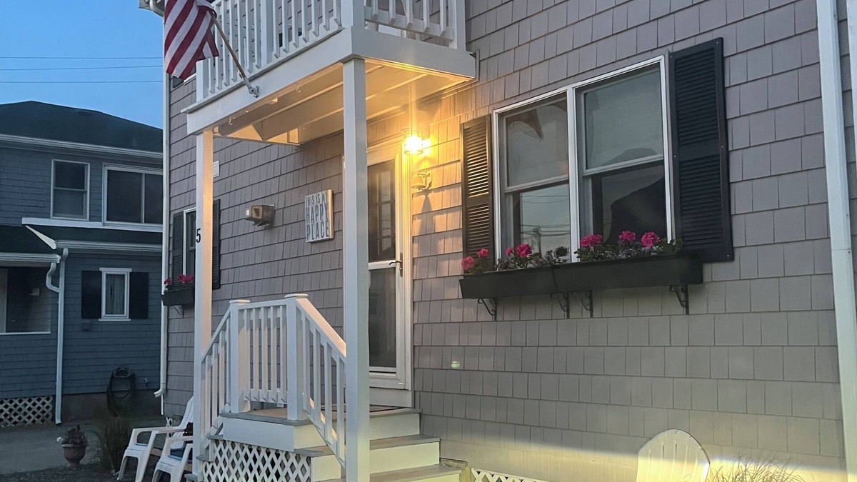 Green Harbor-Cedar Crest House | Home by the Sea and 1 minute walk to the beach