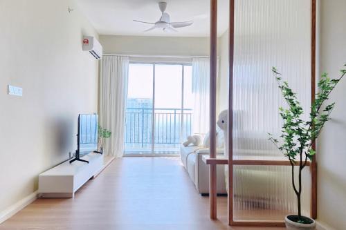 Bandar Perda Apartment | Home Cinema - BM City Centre - 4km to Icon City at The Metropol Muji Style Apartment