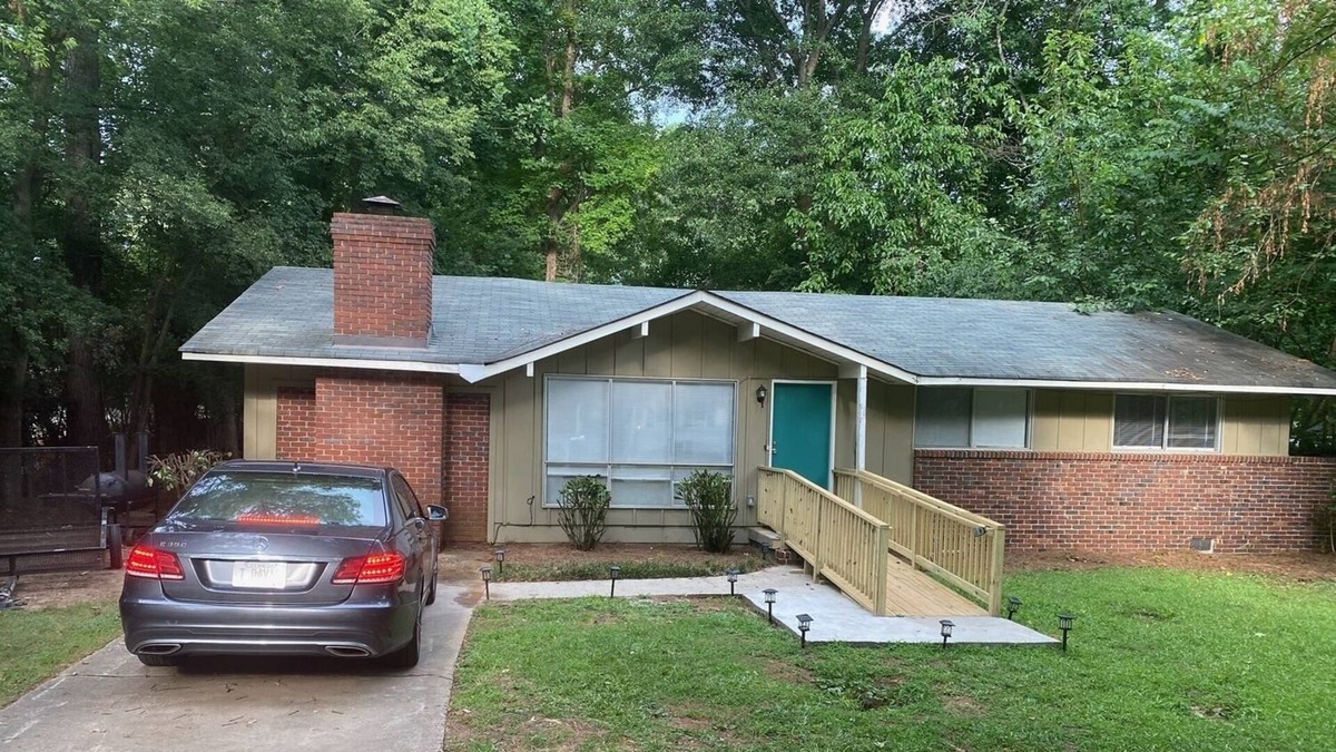 Smyrna House | Home close to Downtown Atlanta and Braves Stadium