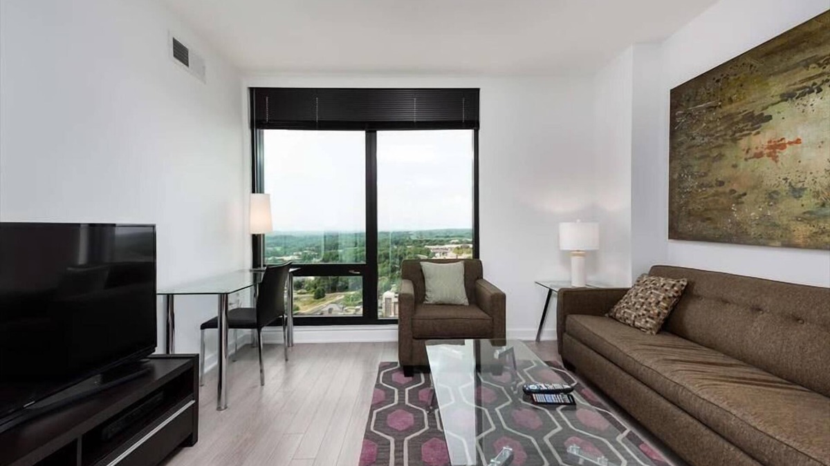 Reston Apartment | Home Depot mins away | Onsite Movie Theater | Reston Town Center