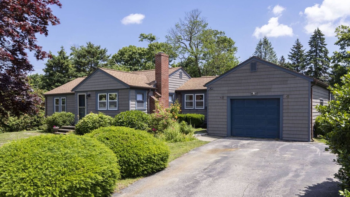 Jamestown House | Home Downtown with Private Yard and Pool