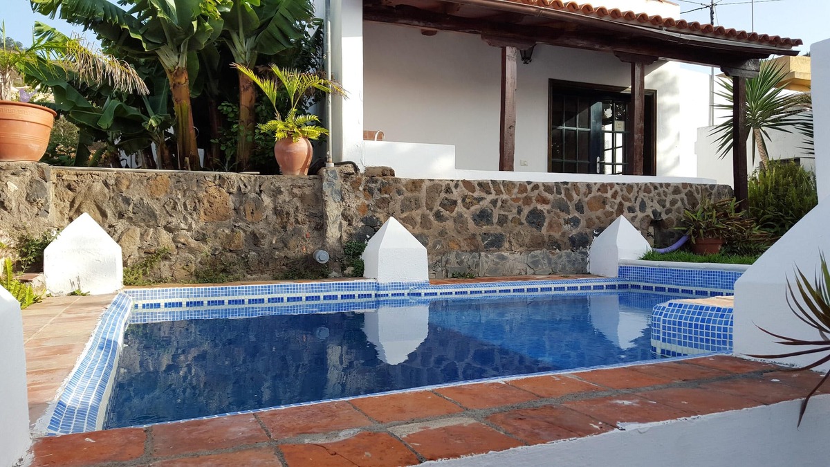 Valle de Guerra Apartment | Homerez - Appartement for 2 ppl. with shared pool at San Cristóbal de La Laguna