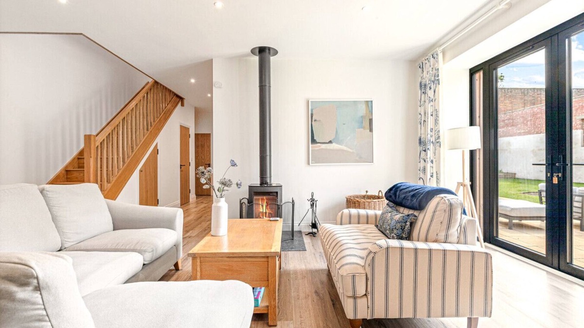 Cuddesdon House | Home farm barn - Pet friendly close to Oxford