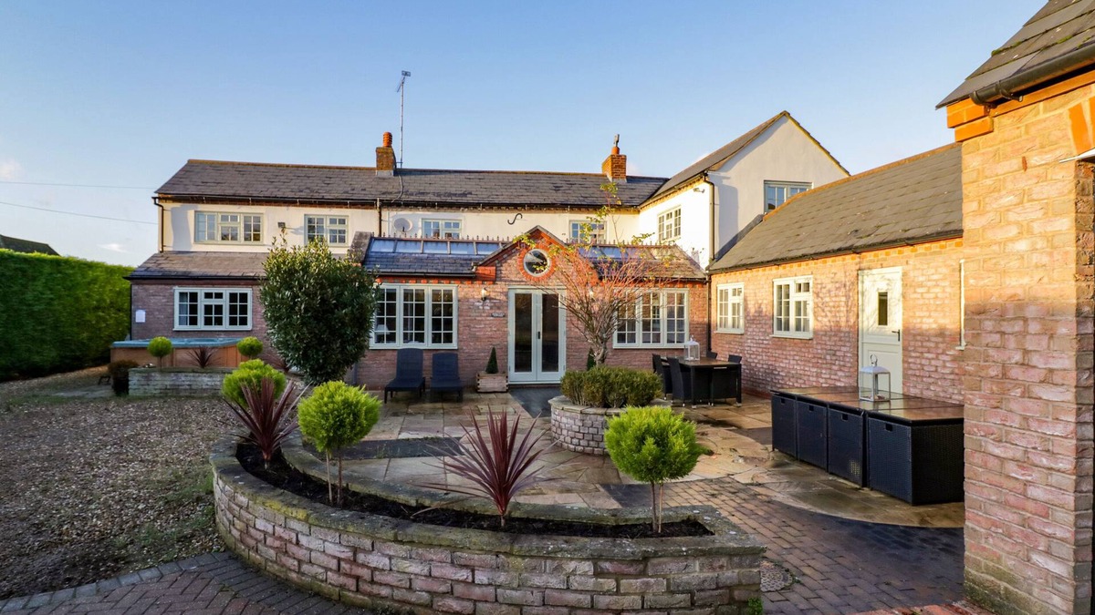 Priors Marston Cottage | HOME FARM COTTAGE, family friendly in Napton-On-The-Hill