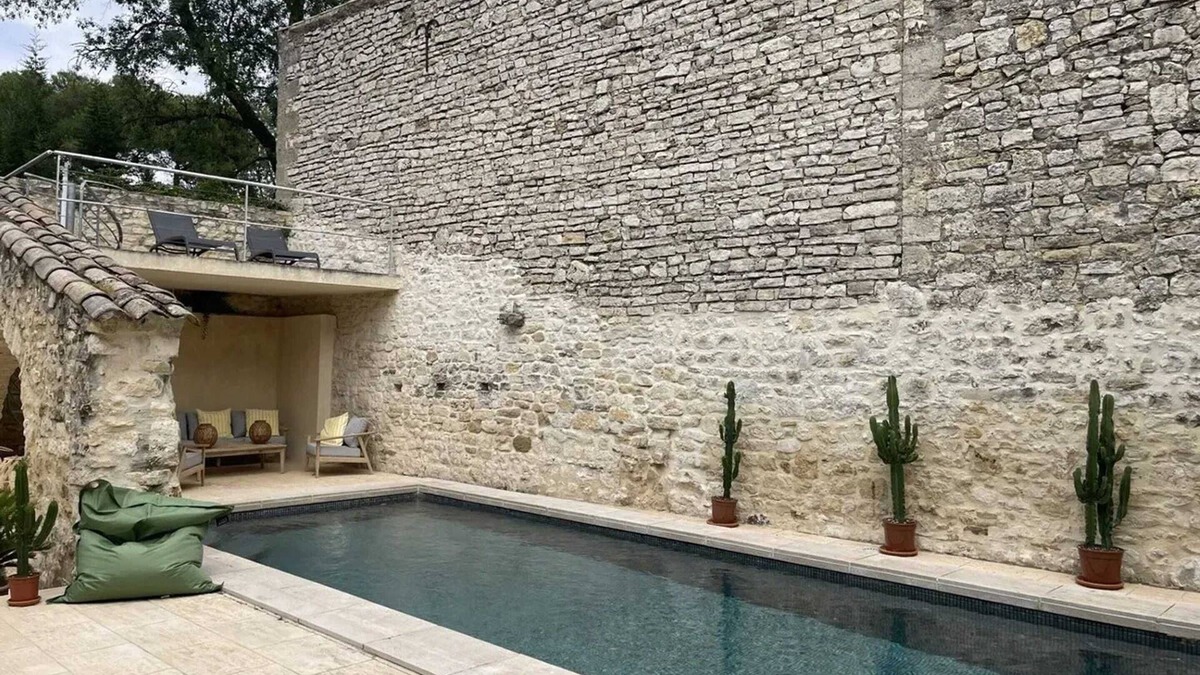 Arpaillargues-et-Aureillac Villa | Homerez - Spacious Villa near Arpaillargues