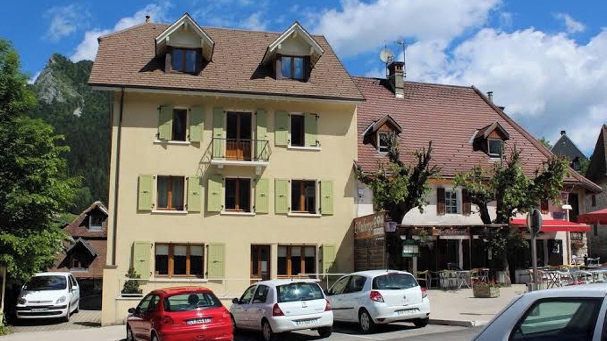 Saint-Pierre-de-Chartreuse Apartment | Homerez - Apt. St-Pierre Chartreuse, mountain view.