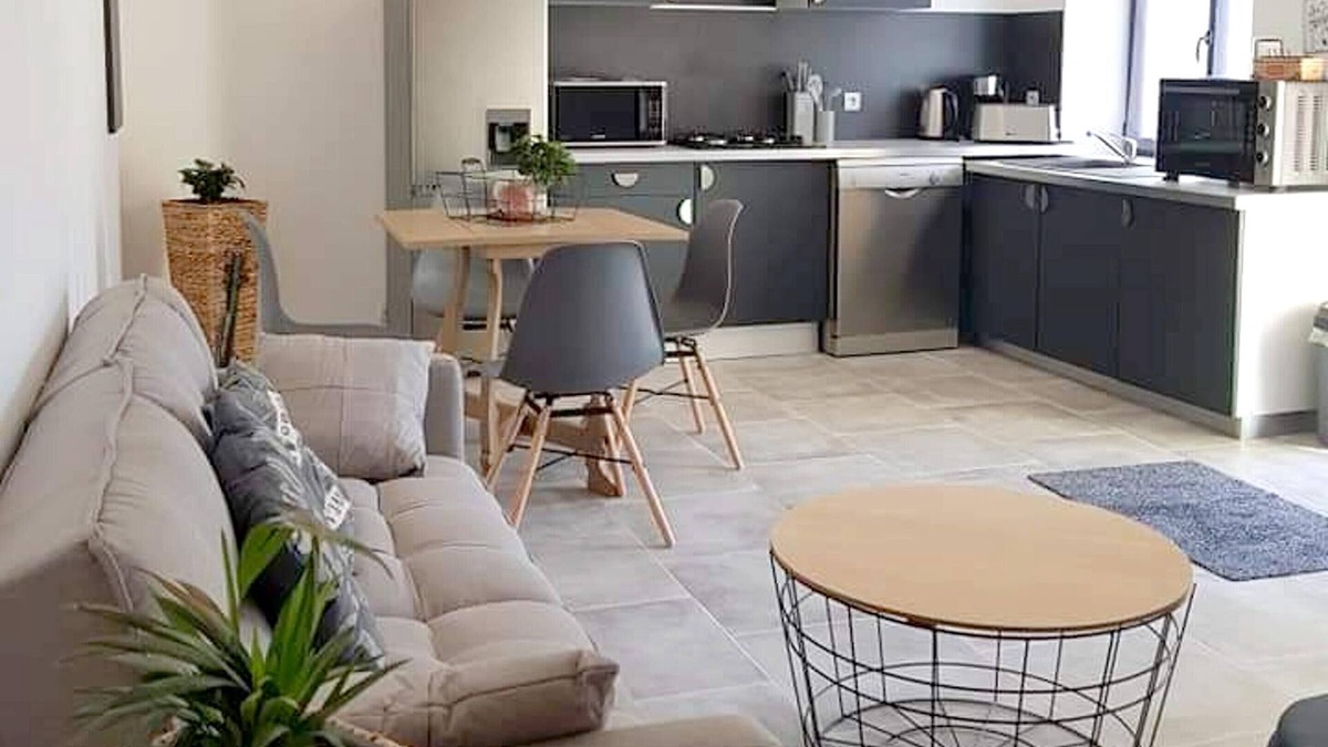 Sainte-Genevieve-les-Gasny Apartment | Homerez - Beautiful apartment with garden and Wifi