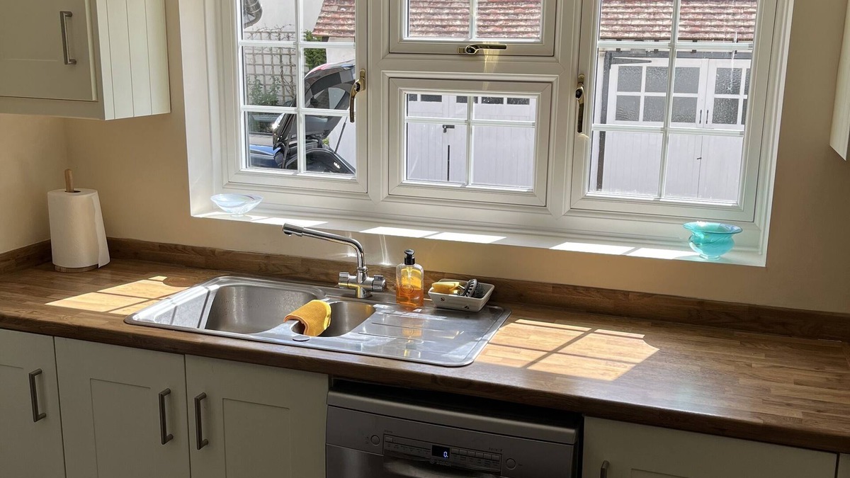Goodworth Clatford Cottage | Home from home - classic country cottage with all amenities in peaceful village