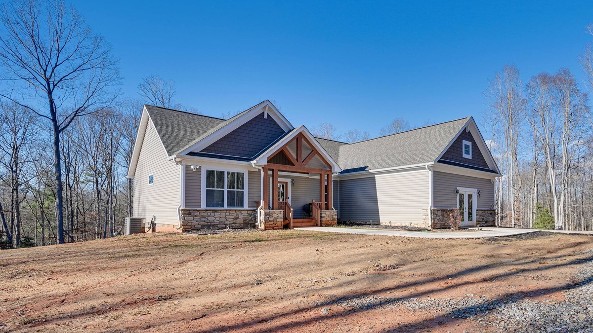 Roaring River House | Home Gym & Fireplace: Roaring River Retreat