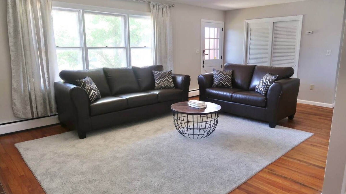 East Texas House | Home in Allentown | Dorney Park | 3 Bedroom