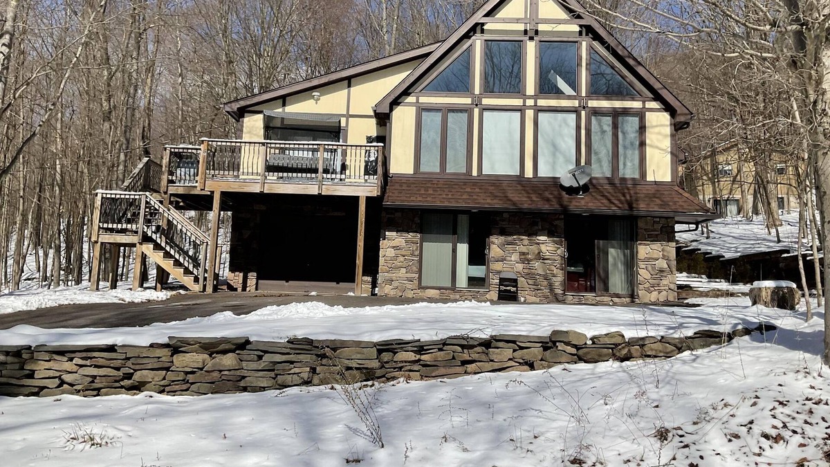 Lake Ariel Ski Chalet | Home in amenity filled Hideout community with hot tub, fire pit, theater room!