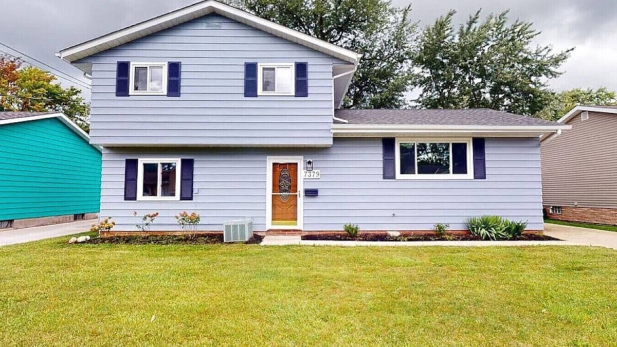 Mentor-on-the-Lake House | Home in Mentor on the Lake
