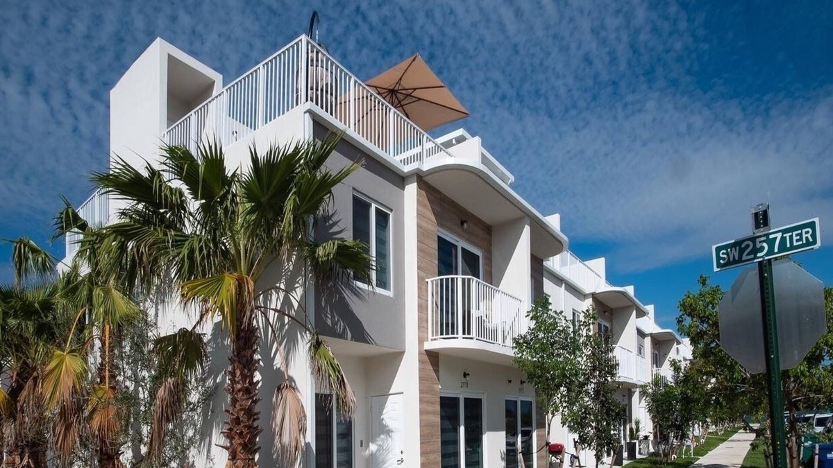 The Hammocks House | Home in paradise sunshine ☀️ with a rooftop Jacuzzi & terrace