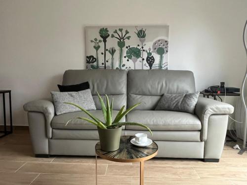 Villejuif Villa | Home in Paris! sun, free parking, garden!