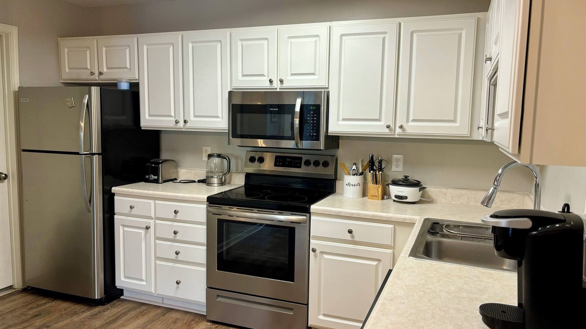 Umstead Condo | Home in Raleigh with office. Pool.n10 mins to RDU. Central location.