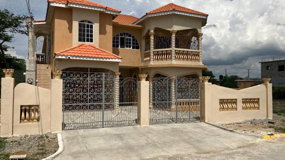 Spanish Town House | Home in St. Catherine section 2