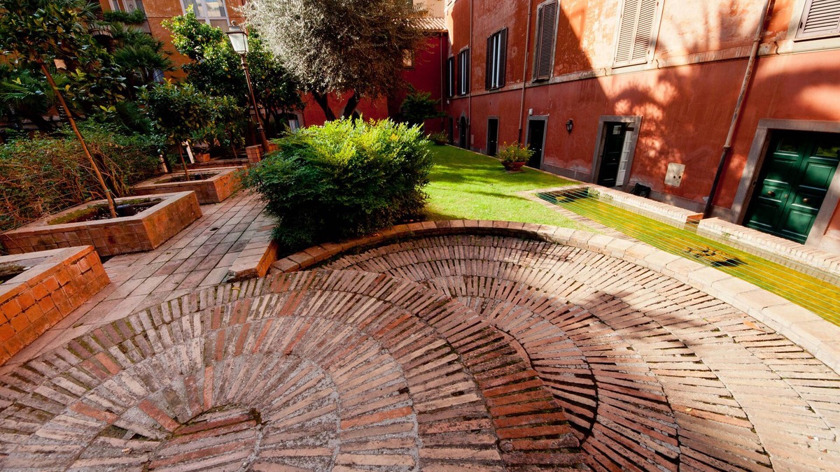 Rione II Trevi Apartment | Home In The Garden In The Heart of Rome