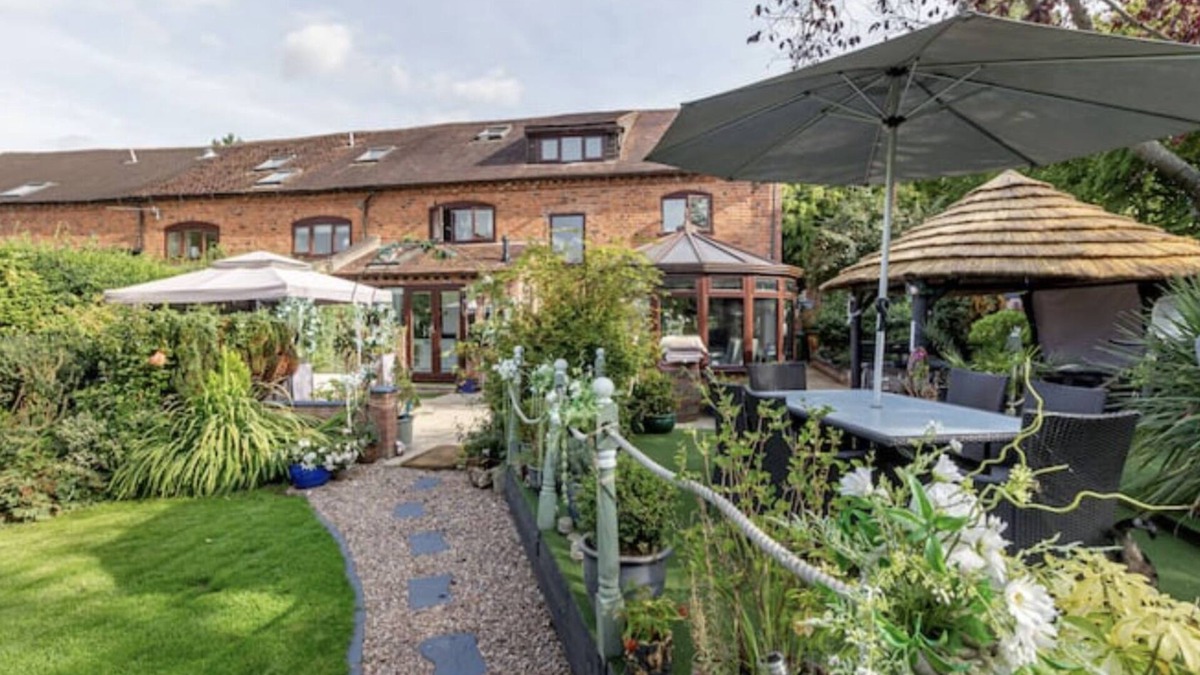 Pershore House | Home in The Vale of Evesham with Hot Tub