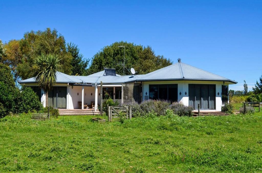Tuamarina House | Home in the vineyards