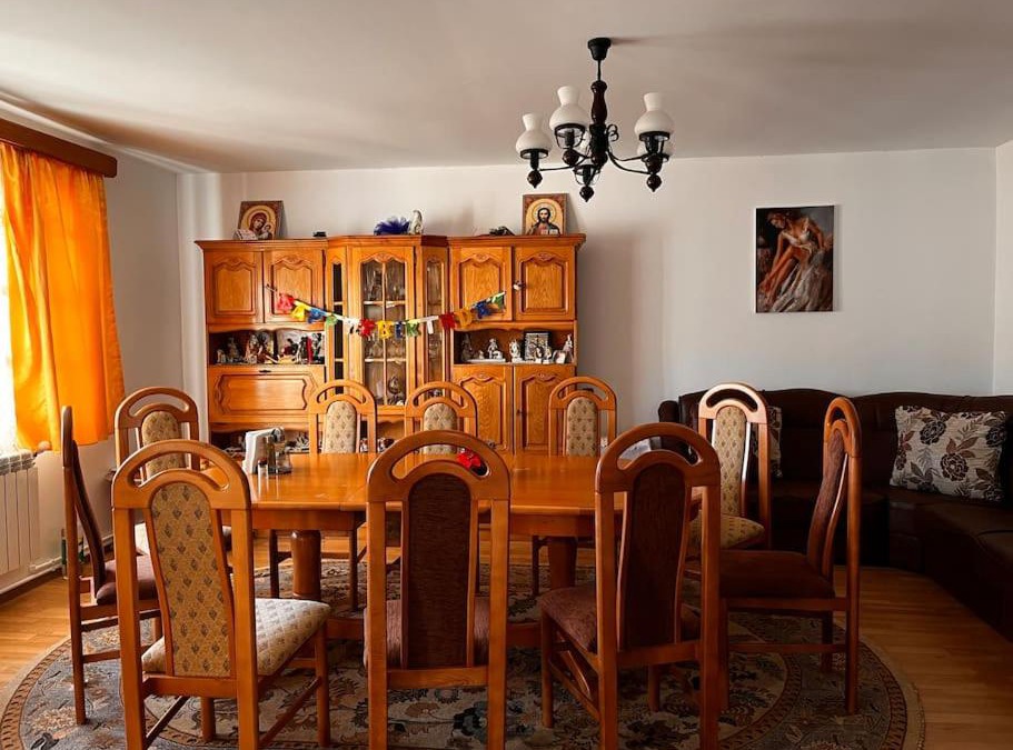 Vatra Moldovitei House | Home in the Woods