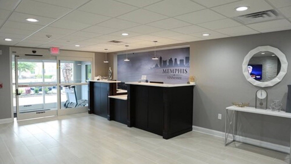 Southwind Hotel | Home Inn and Suites