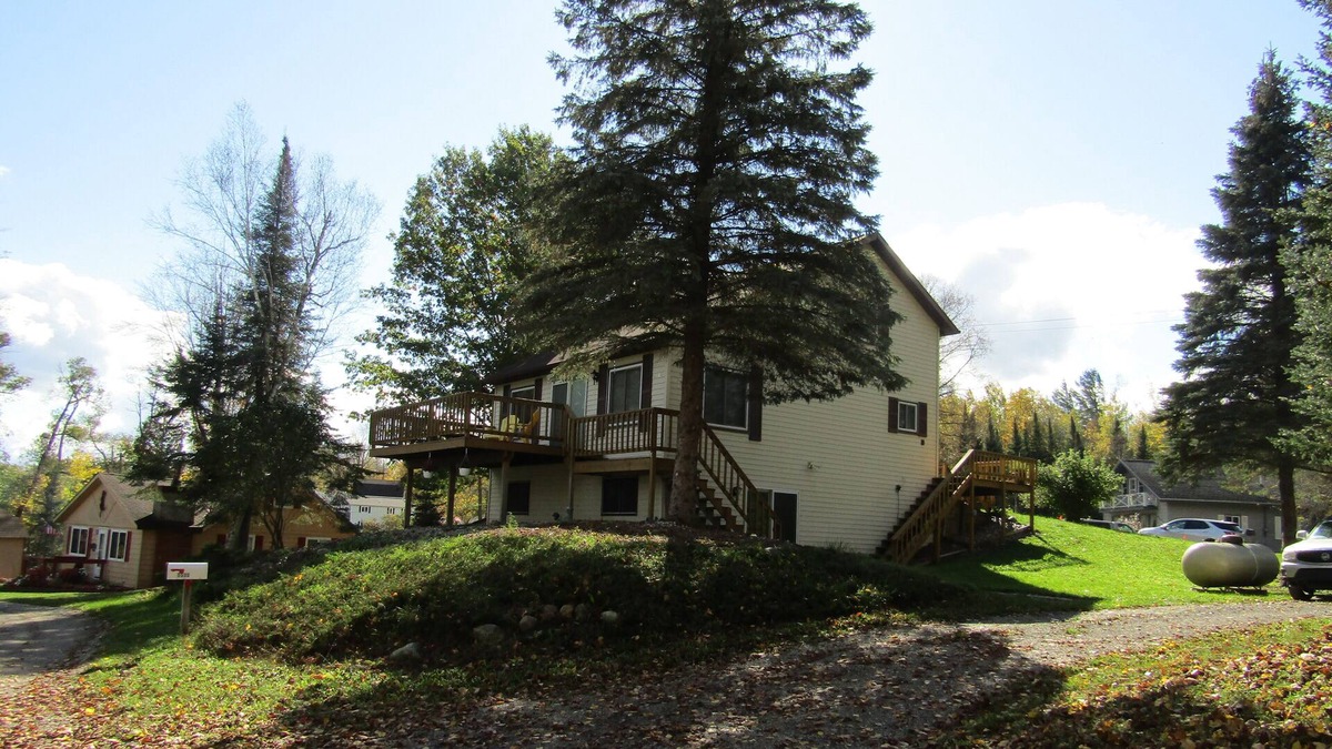 Hale House | Home located in the quaint town of Hale. Home was all redone in 2020 ample room for everyone!