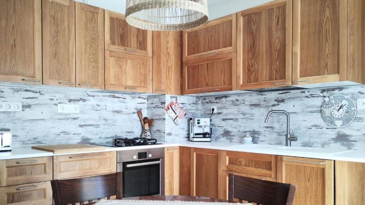 Iskar Apartment | Home LTT - Near Airport, Spacious, Sunny Apartment
