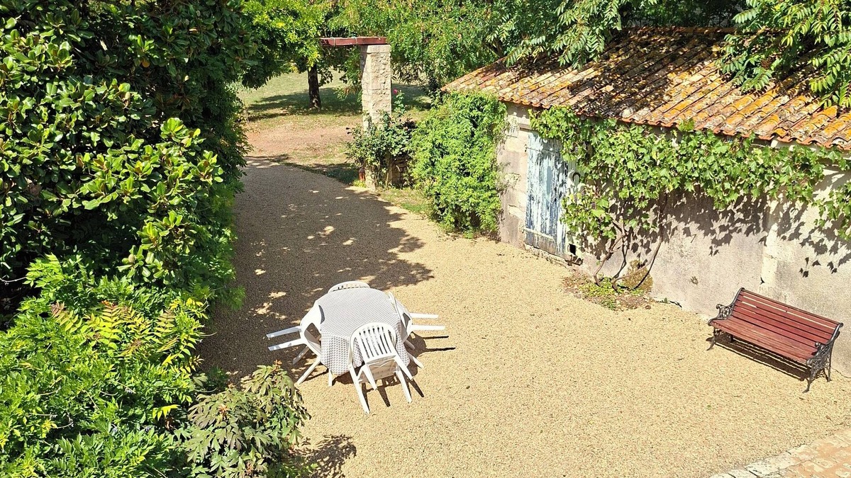 Lucon House | Home-made Glycine for 4 people
