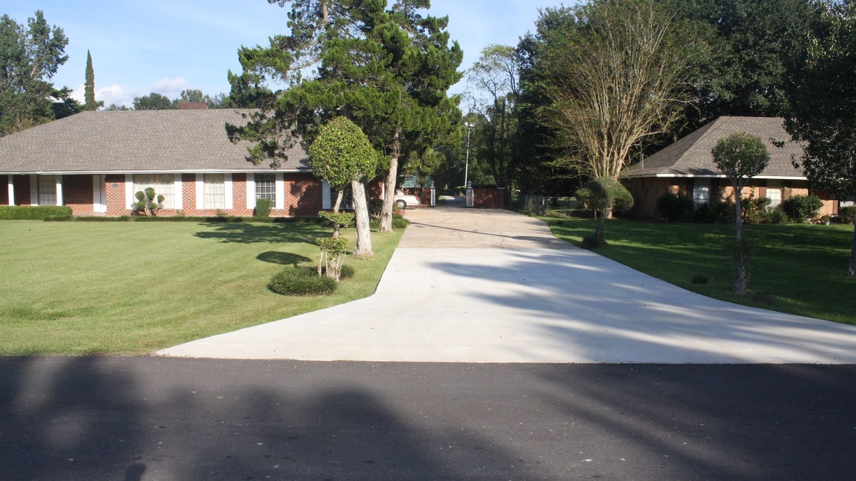 Zachary House | Home/MINI RESORT- pool, tennis court, pickleball, golf course, lg. Clubhouse
