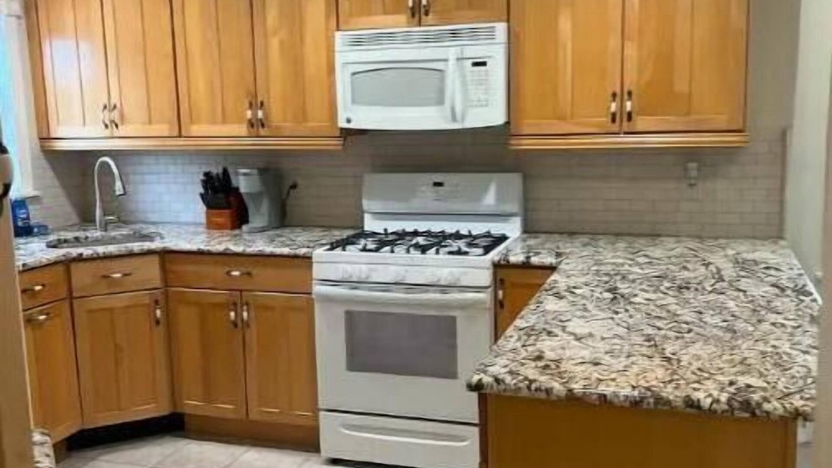 Linden House | Home Mins From NYC & NWK Airport