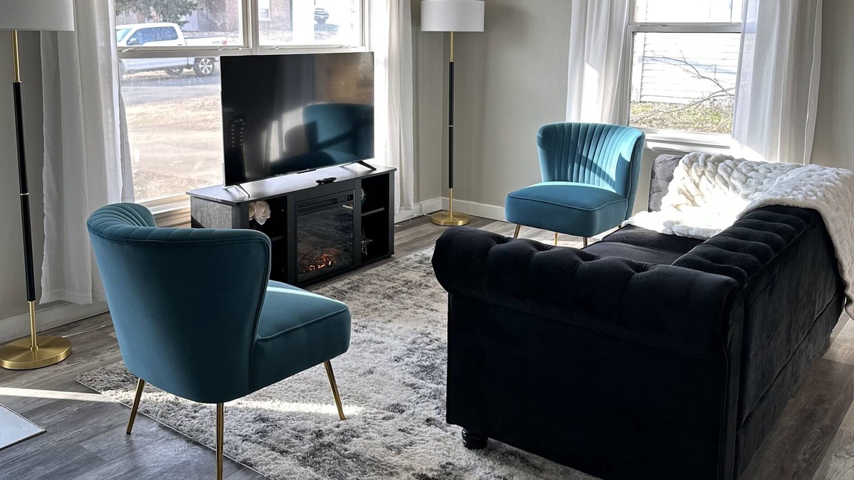 Hazelwood House | Home near Airport and Highway!