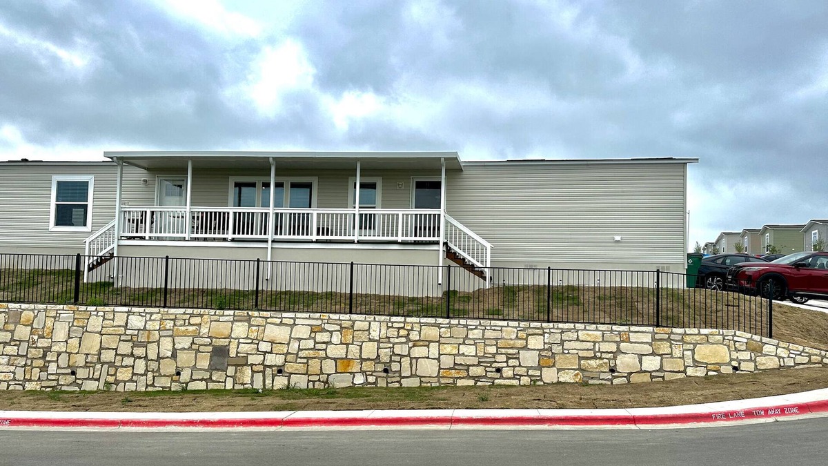 Del Valle House | Home near Austin-Airport/COTA/Tesla