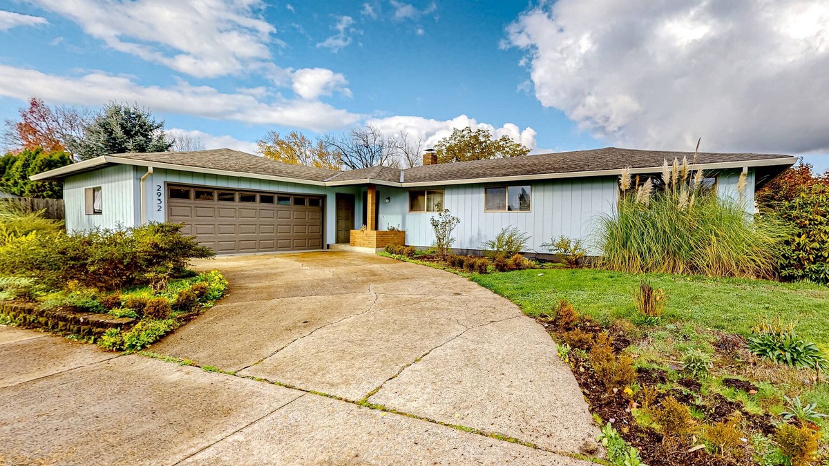 Albany House | Home near downtown with two living areas, patio, grill, streaming, & AC