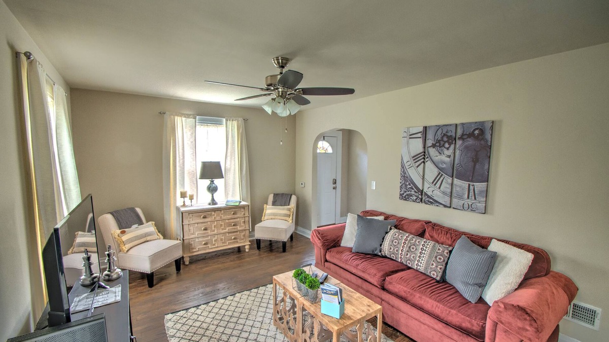 Green Acres House | Home Near I-65, Albanese Candy, Avalon Mnr, Rte 30