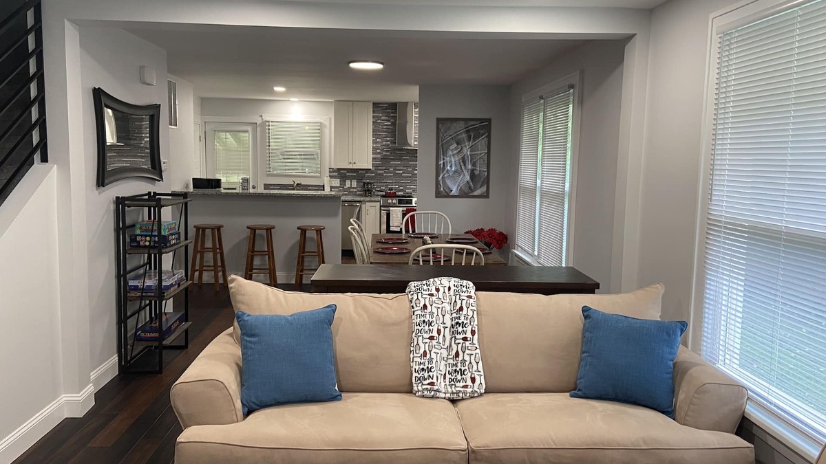 St. Charles House | Home Near Main Street-Covered Patio-Hot Tub!