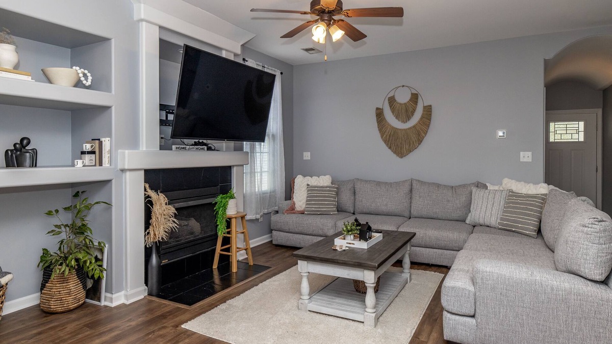 Masterson Station House | ⭐️⭐️⭐️⭐️⭐️ Home next to KHP/Downtown