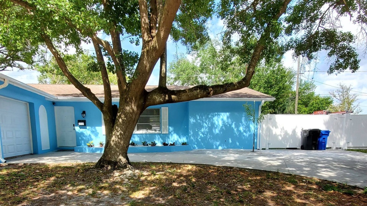 University House | Home next to USF, VA Hospital, Busch Gardens, Moffitt, Advent Health & more.