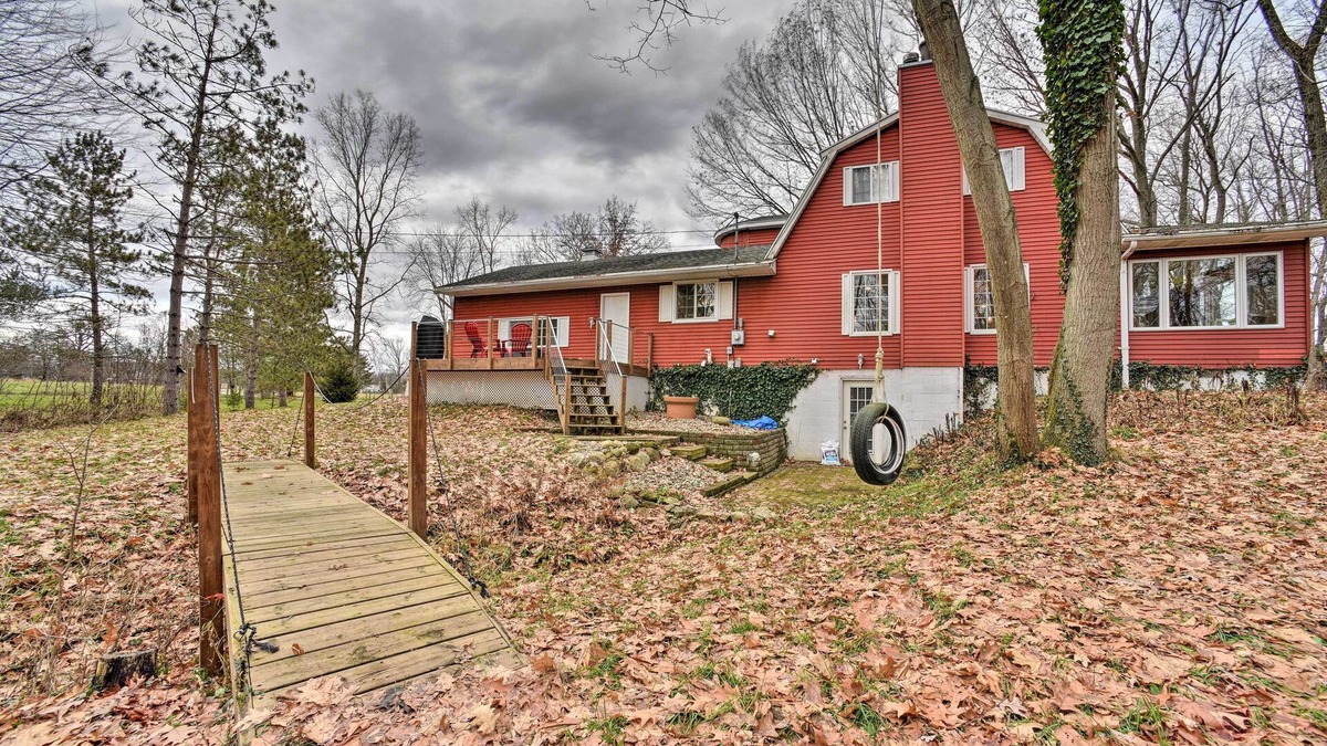 Haslett House | Home on 10 Acres: Perfect for MSU Football Weekend