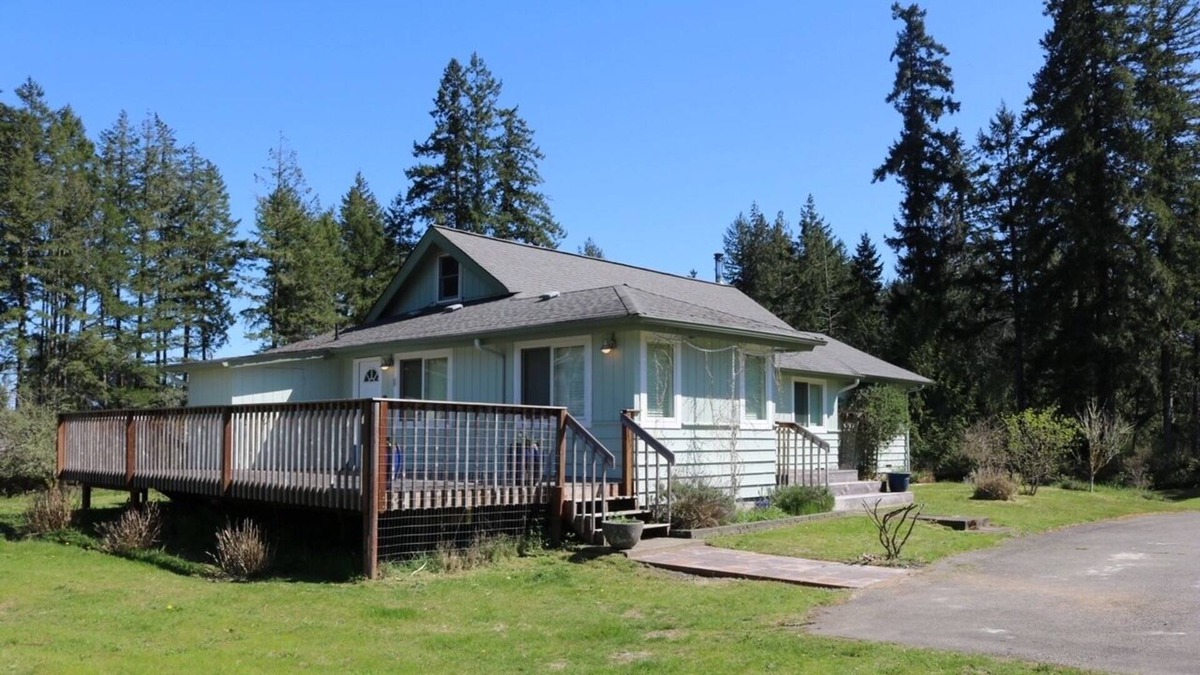 Allyn-Grapeview House | Home on 3 Acres, Fair Harbor Marina and Public Boat Launch across the street
