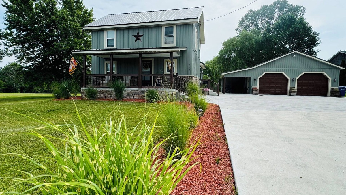 North East Other | Home on 3 acres in the heart of wine country w/gameroom. 5 min to Lake Erie.